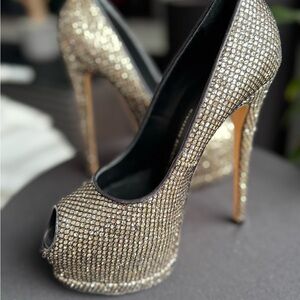 ✨ Giuseppe Zanotti Glittery Platform Heels – Size 38 – Like New ✨